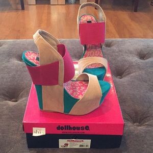 Multi color platform wedges